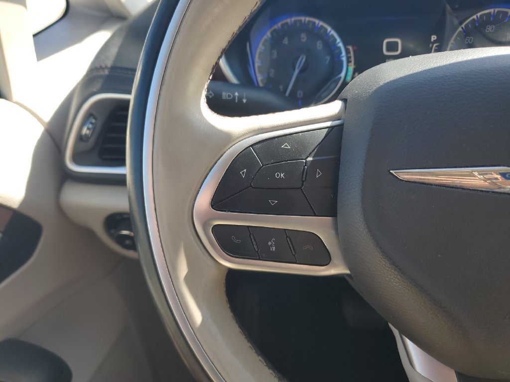 Used 2018 Chrysler Pacifica Limited w/ Advanced Safetytec Group FWD image 21