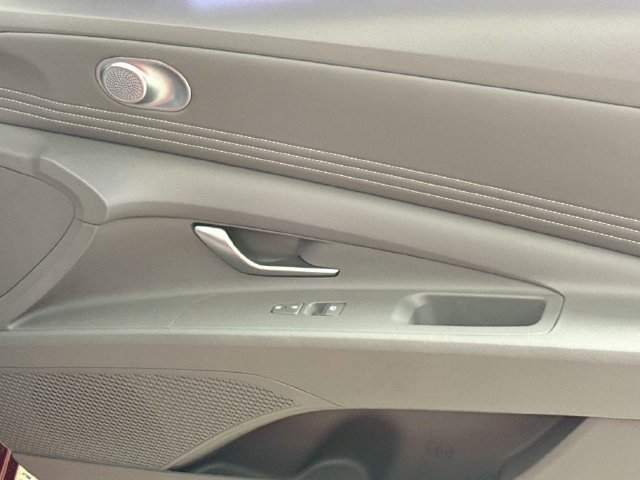 Used 2023 Hyundai Elantra SEL w/ Convenience Package FWD image 30