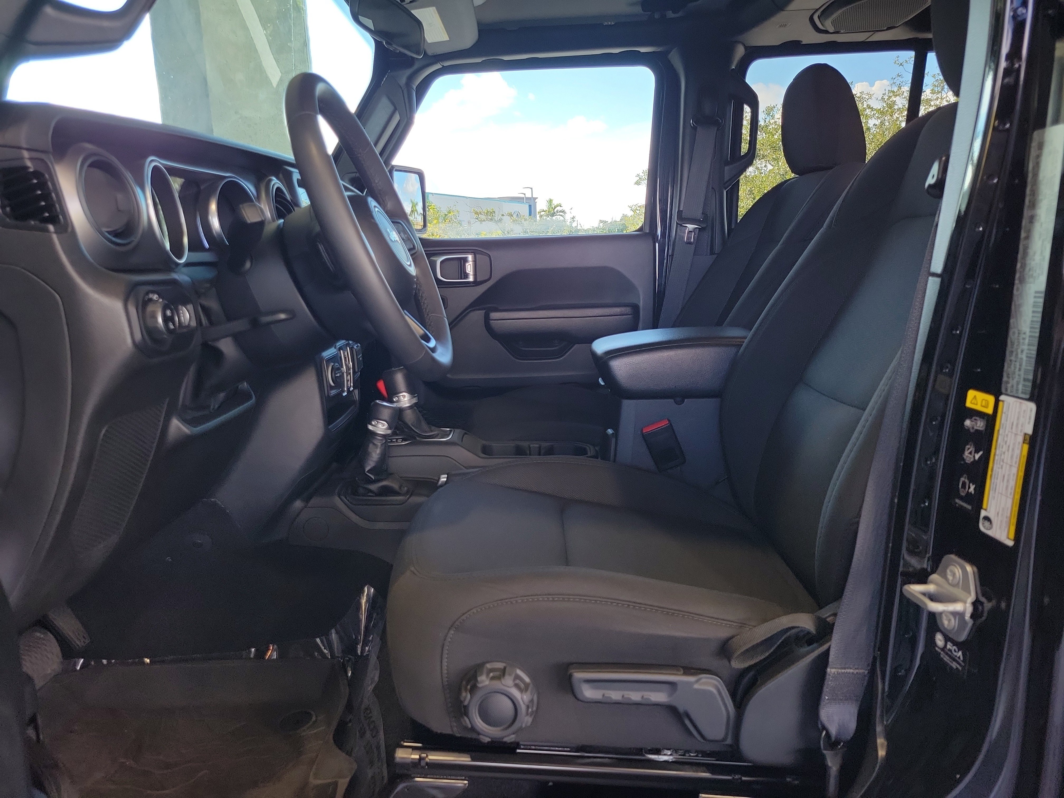 Certified 2023 Jeep Gladiator Sport AWD/4WD image 19