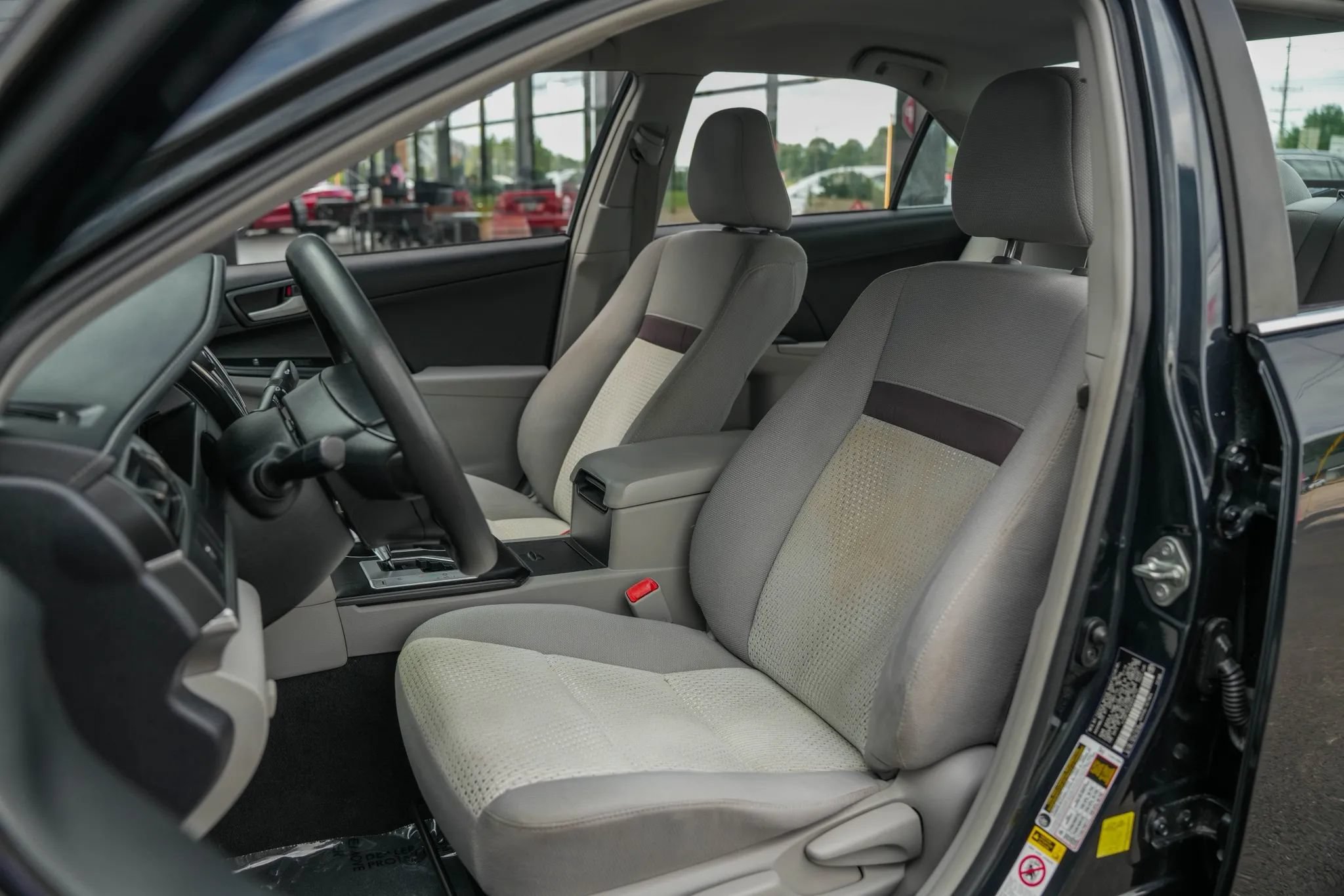 Used 2014 Toyota Camry LE FWD image 12