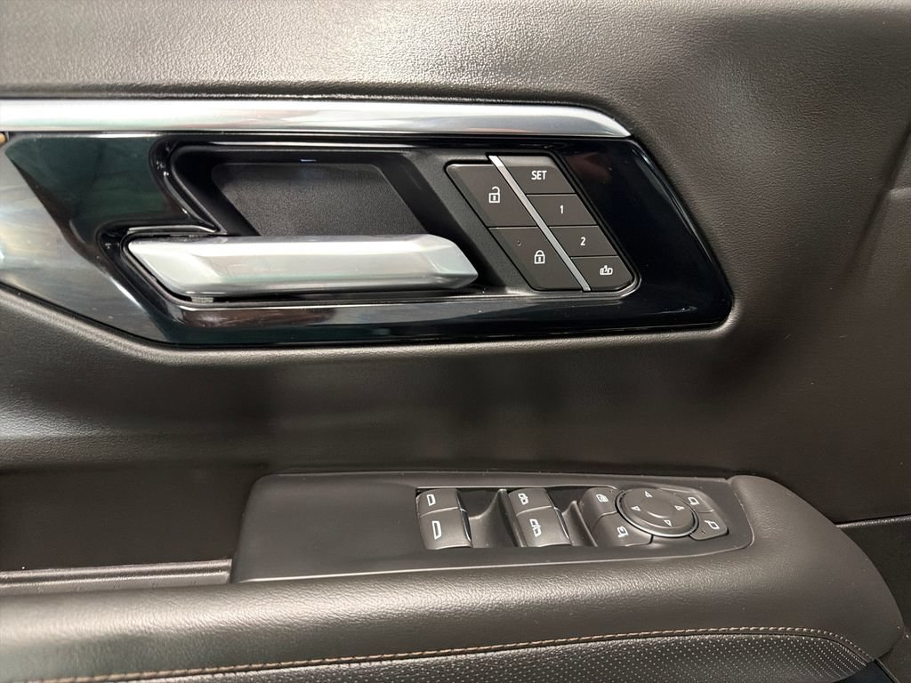 Used 2026 Chevrolet Tahoe High Country RWD image 17
