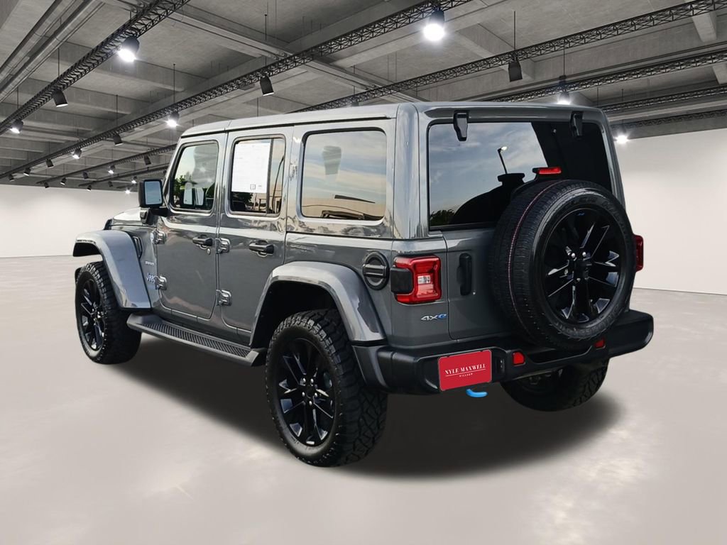 Used 2022 Jeep Wrangler Unlimited Sahara AWD/4WD image 14