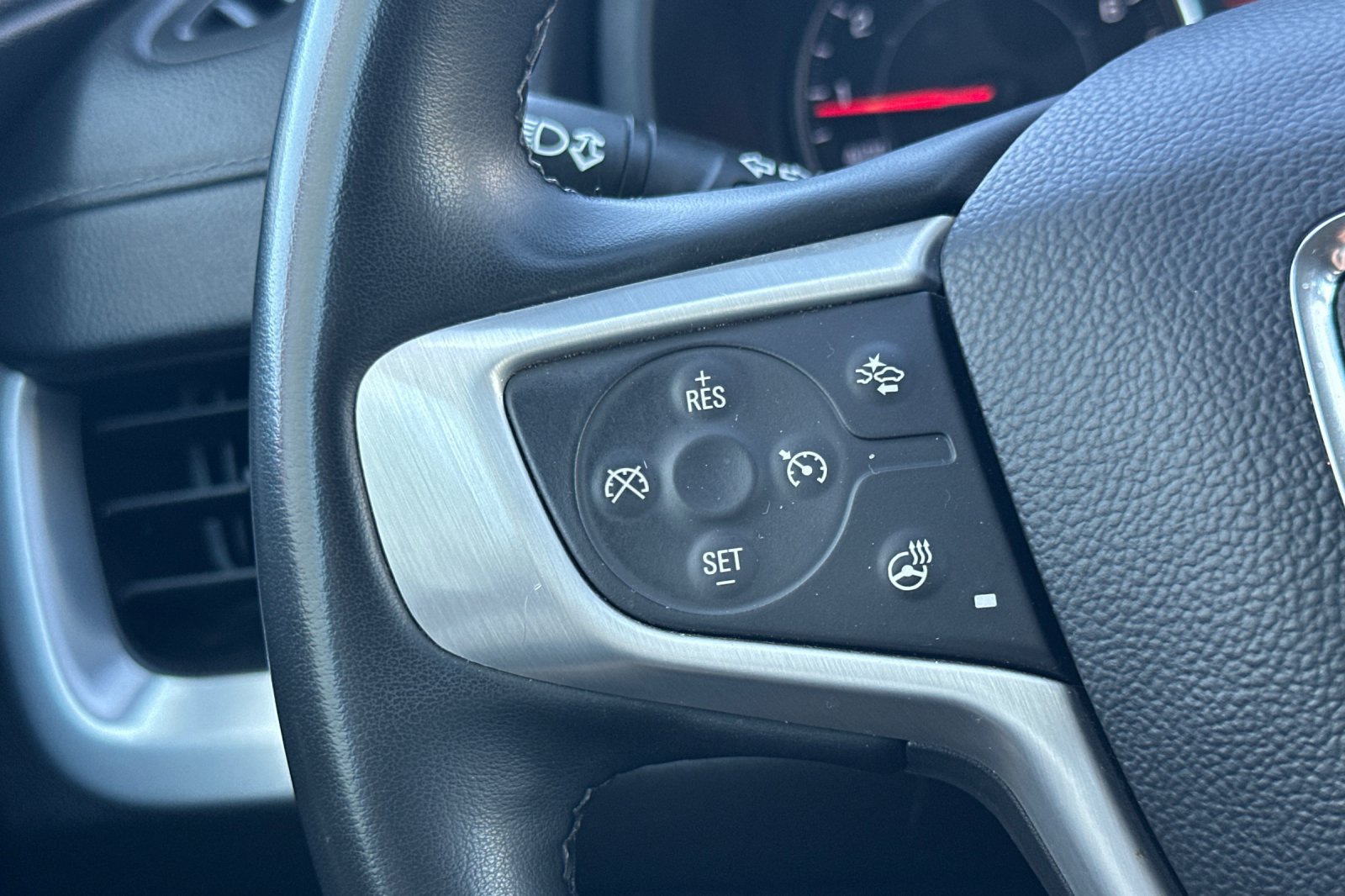 Used 2024 GMC Terrain SLT FWD image 35