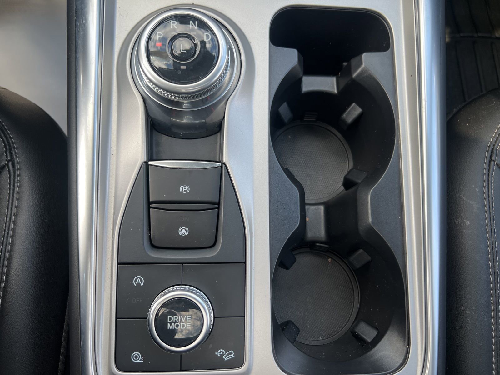 Used 2024 Ford Explorer XLT w/ Equipment Group 202A AWD/4WD image 20