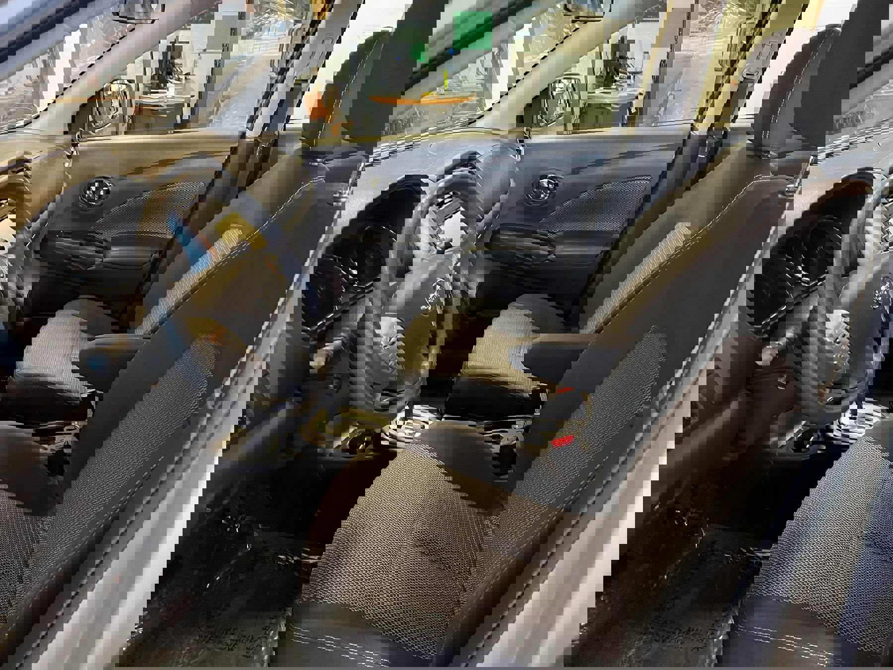 Used 2019 Nissan Versa SV image 10