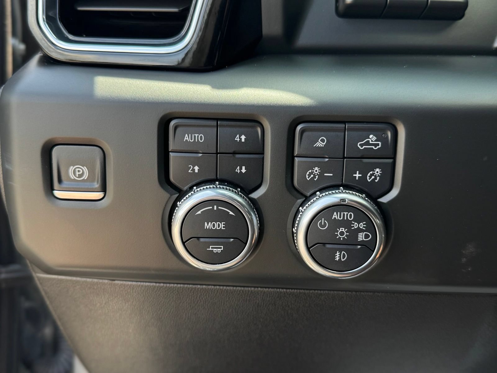 Used 2024 GMC Sierra 3500 Denali Ultimate AWD/4WD image 23