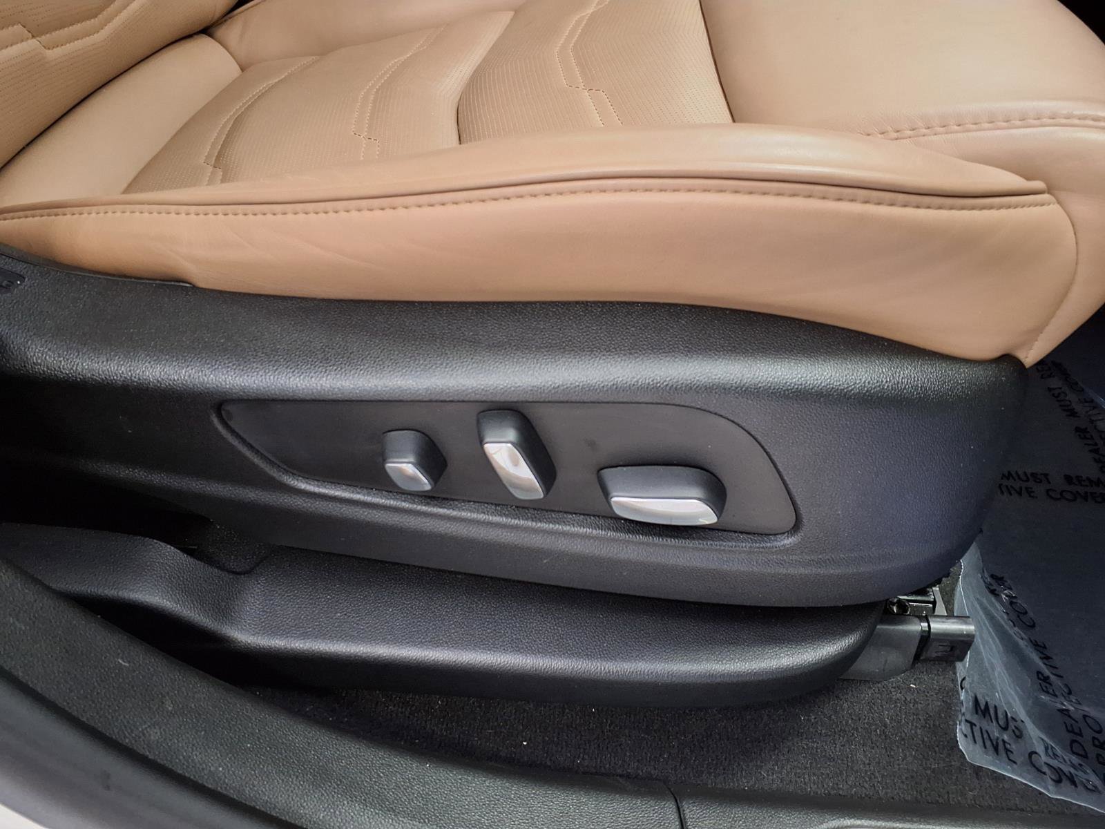 Used 2018 Cadillac XT5 Platinum w/ Driver Assist Package AWD/4WD image 11