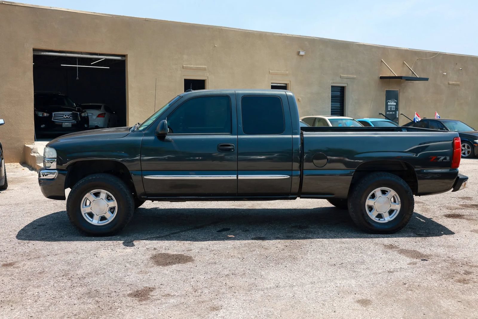Used 2004 GMC Sierra 1500 SLT w/ Light Duty Power Package AWD/4WD image 3
