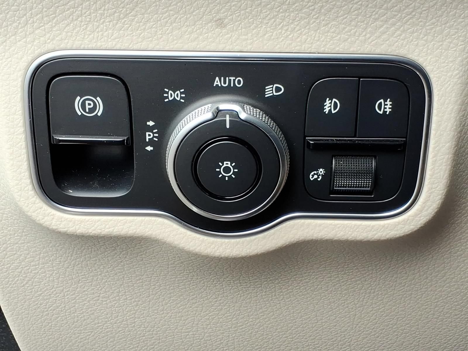 Certified 2025 Mercedes-Benz GLB 250 4MATIC image 16