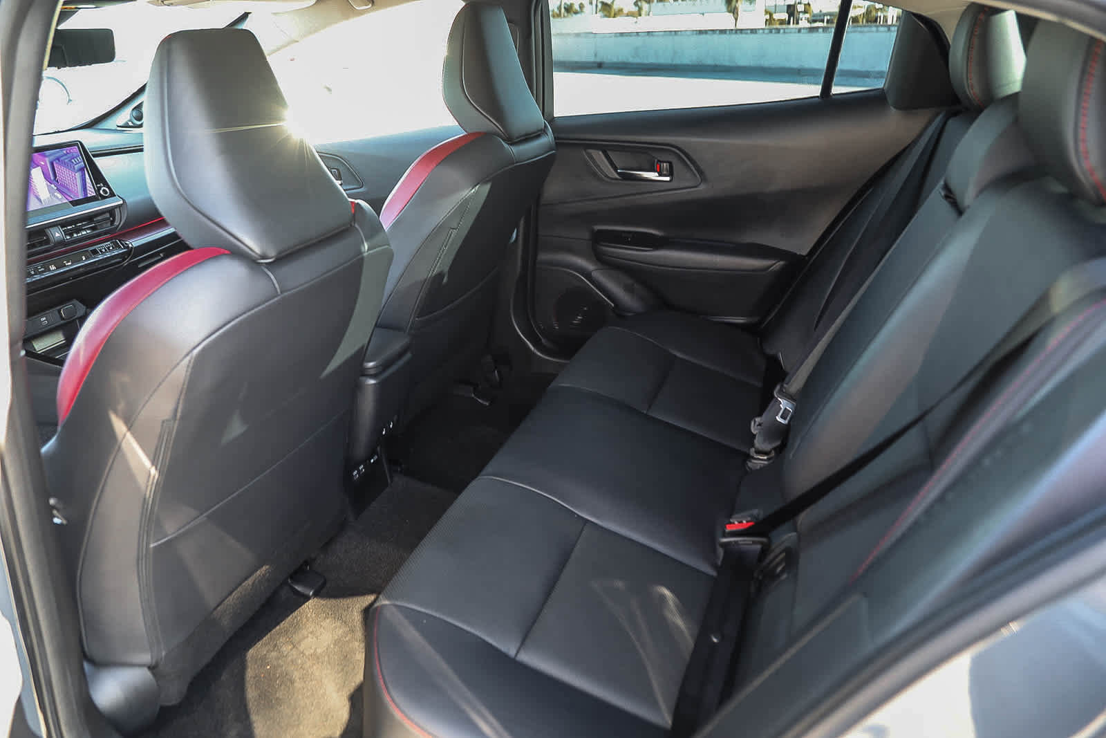 Used 2024 Toyota Prius Prime Premium w/ Advanced Technology Package image 18