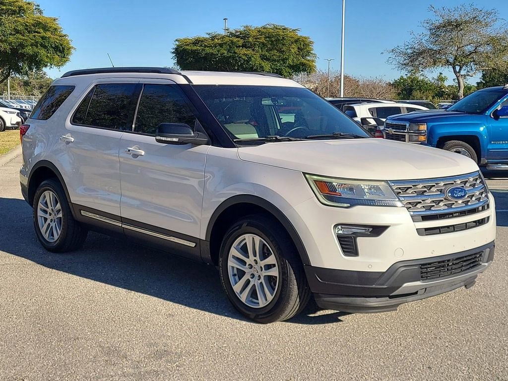 Used 2018 Ford Explorer XLT w/ Equipment Group 202A image 9