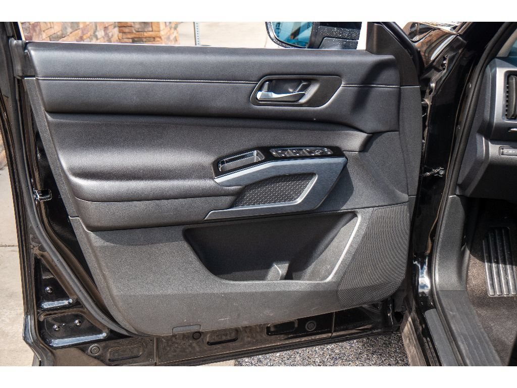Used 2023 Nissan Pathfinder SL AWD/4WD image 11