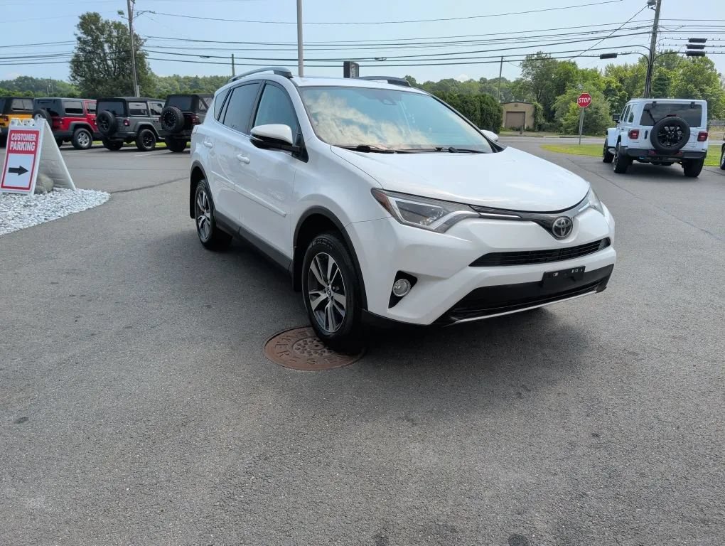 Used 2017 Toyota RAV4 XLE w/ Carpet Mat Package AWD/4WD image 10