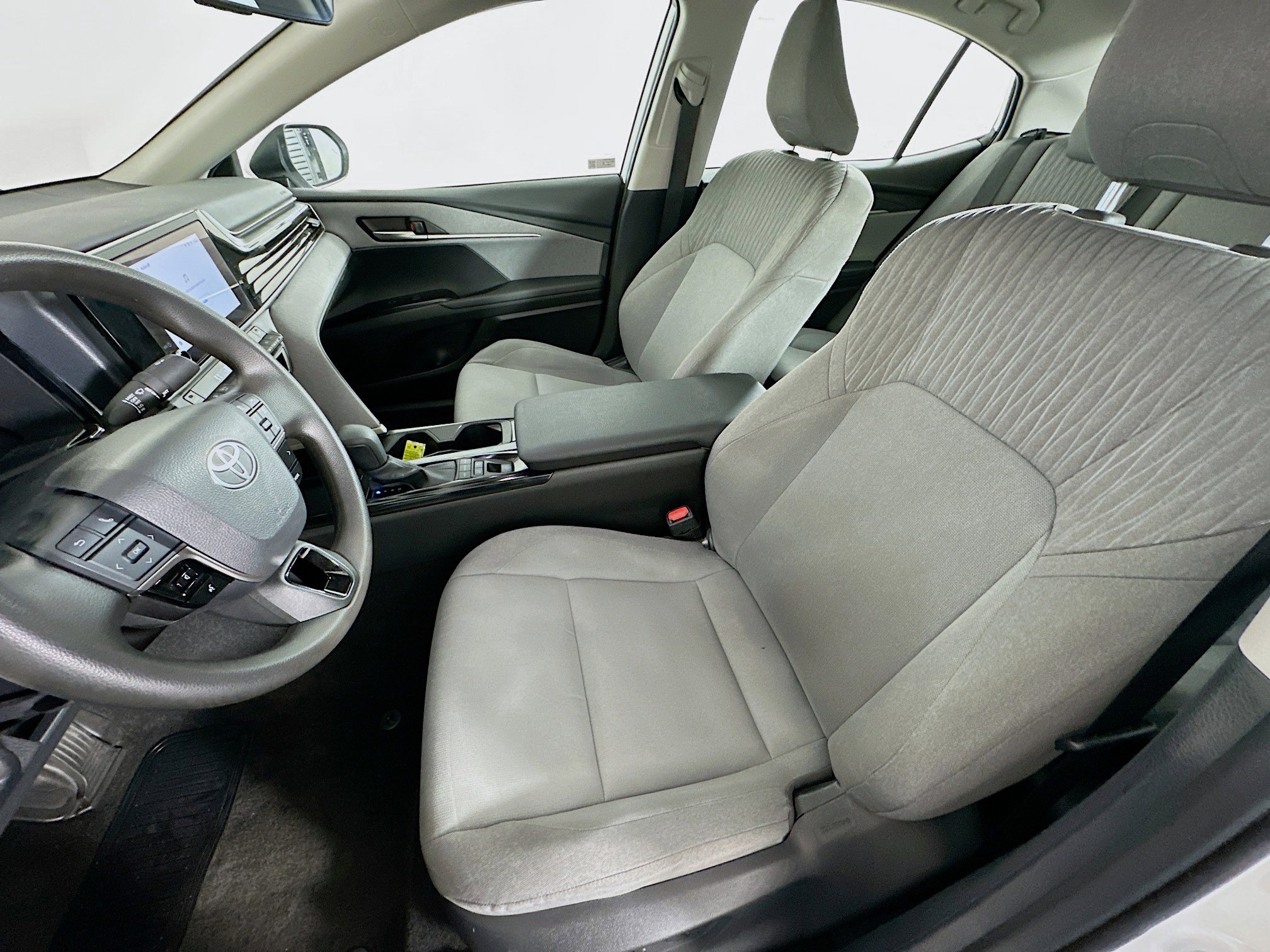 Used 2025 Toyota Camry LE w/ Convenience Package image 13