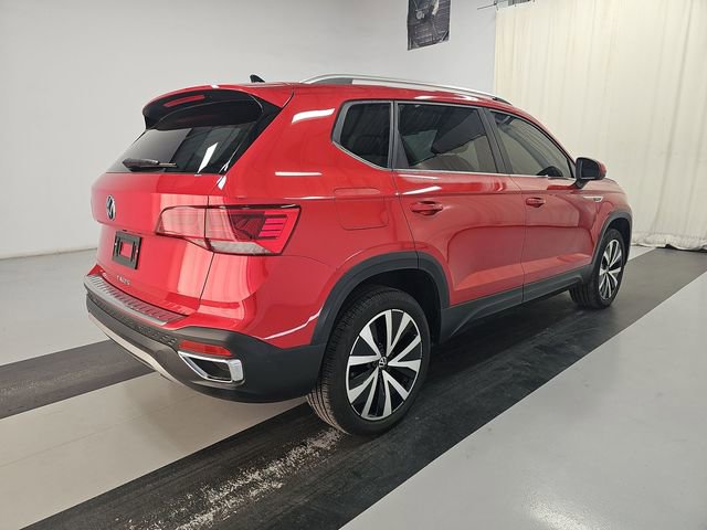 Used 2024 Volkswagen Taos SE w/ Panoramic Sunroof Package FWD image 20
