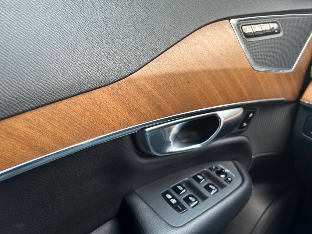Certified 2022 Volvo XC90 T6 Momentum w/ Climate Package AWD/4WD image 28