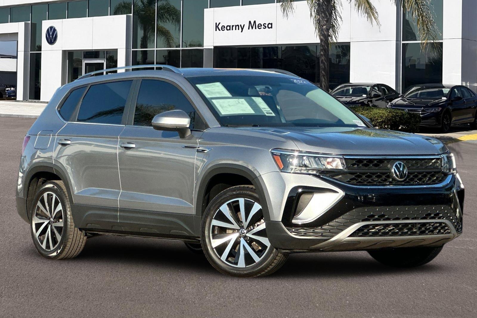 Used 2022 Volkswagen Taos SE image 2