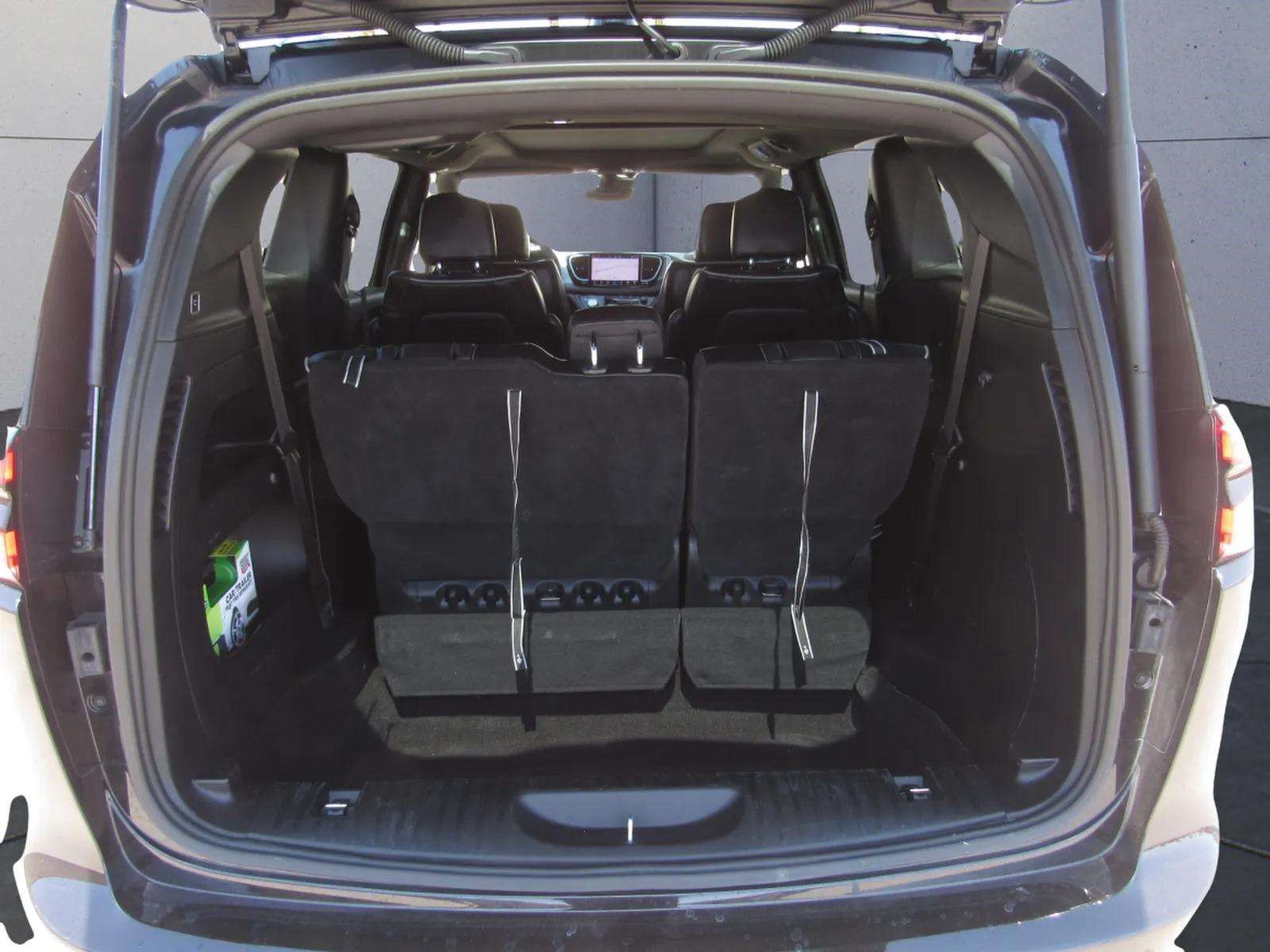 Used 2025 Chrysler Pacifica Limited FWD image 13