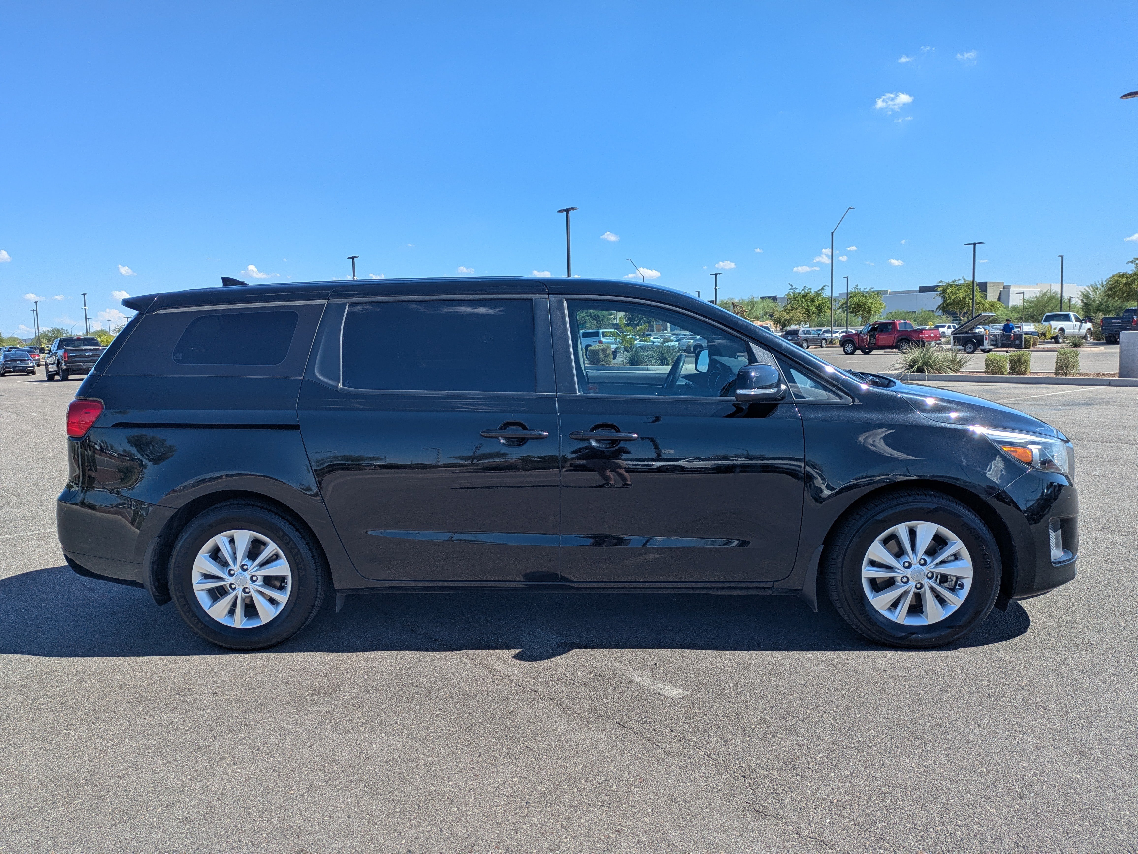 Used 2017 Kia Sedona L FWD image 6