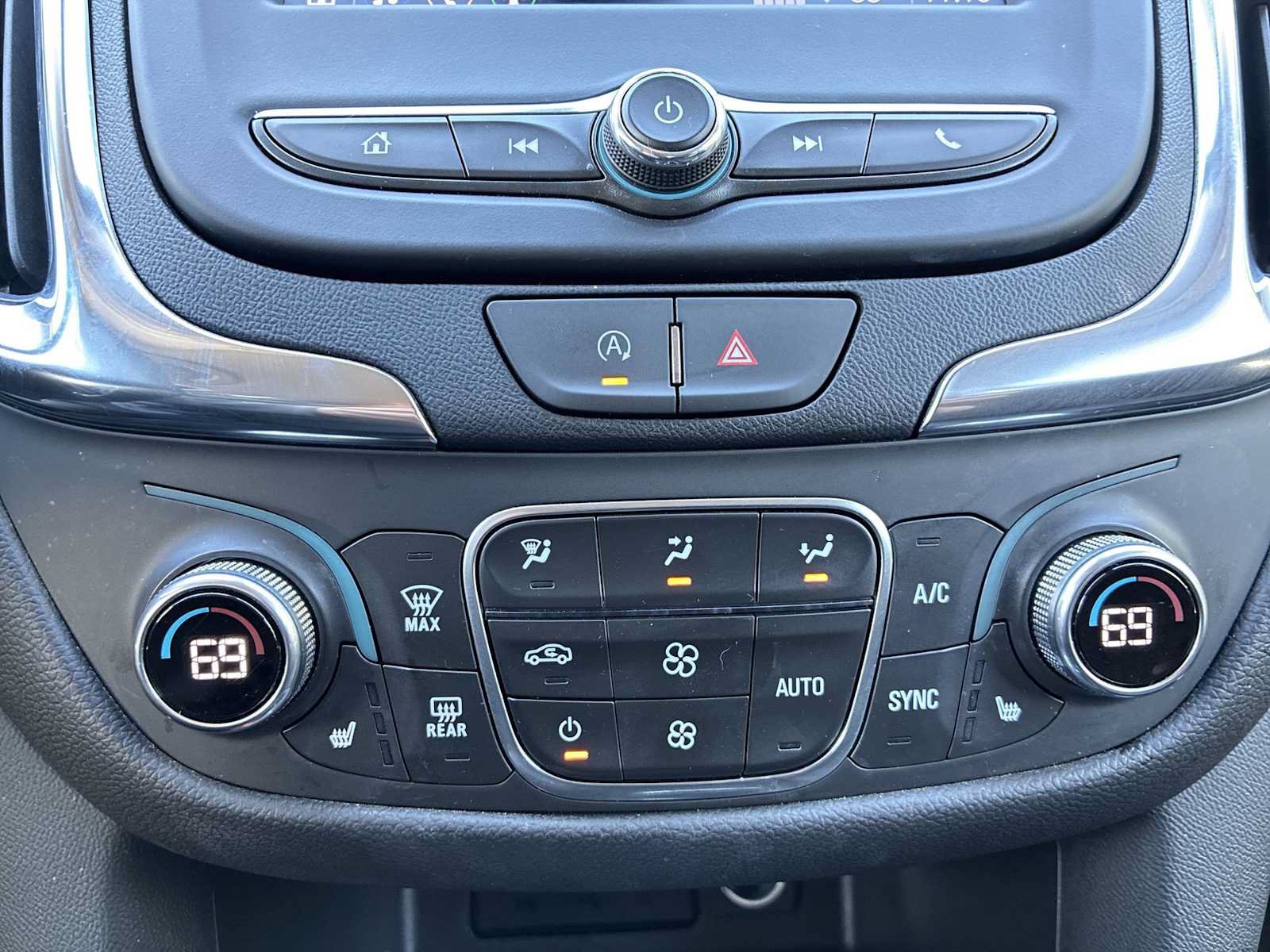 Used 2024 Chevrolet Equinox LT AWD/4WD image 16