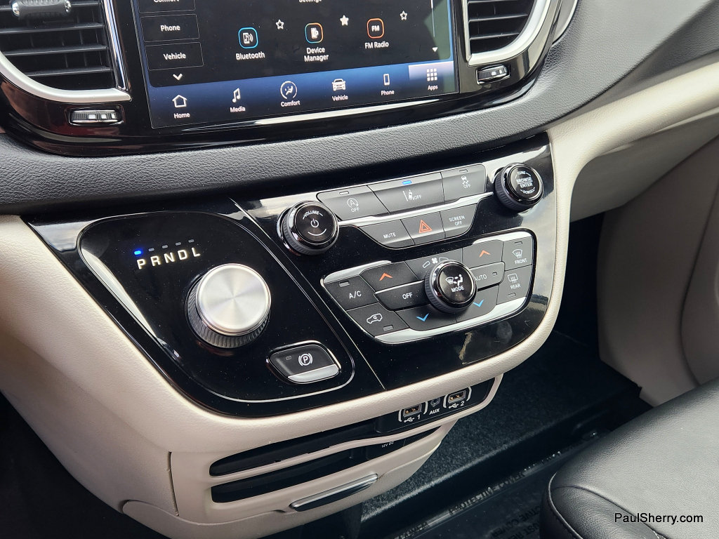 Used 2022 Chrysler Pacifica Touring-L FWD image 42