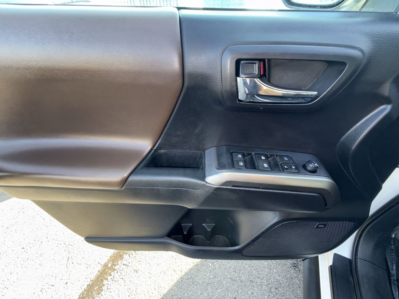 Used 2021 Toyota Tacoma Limited AWD/4WD image 15