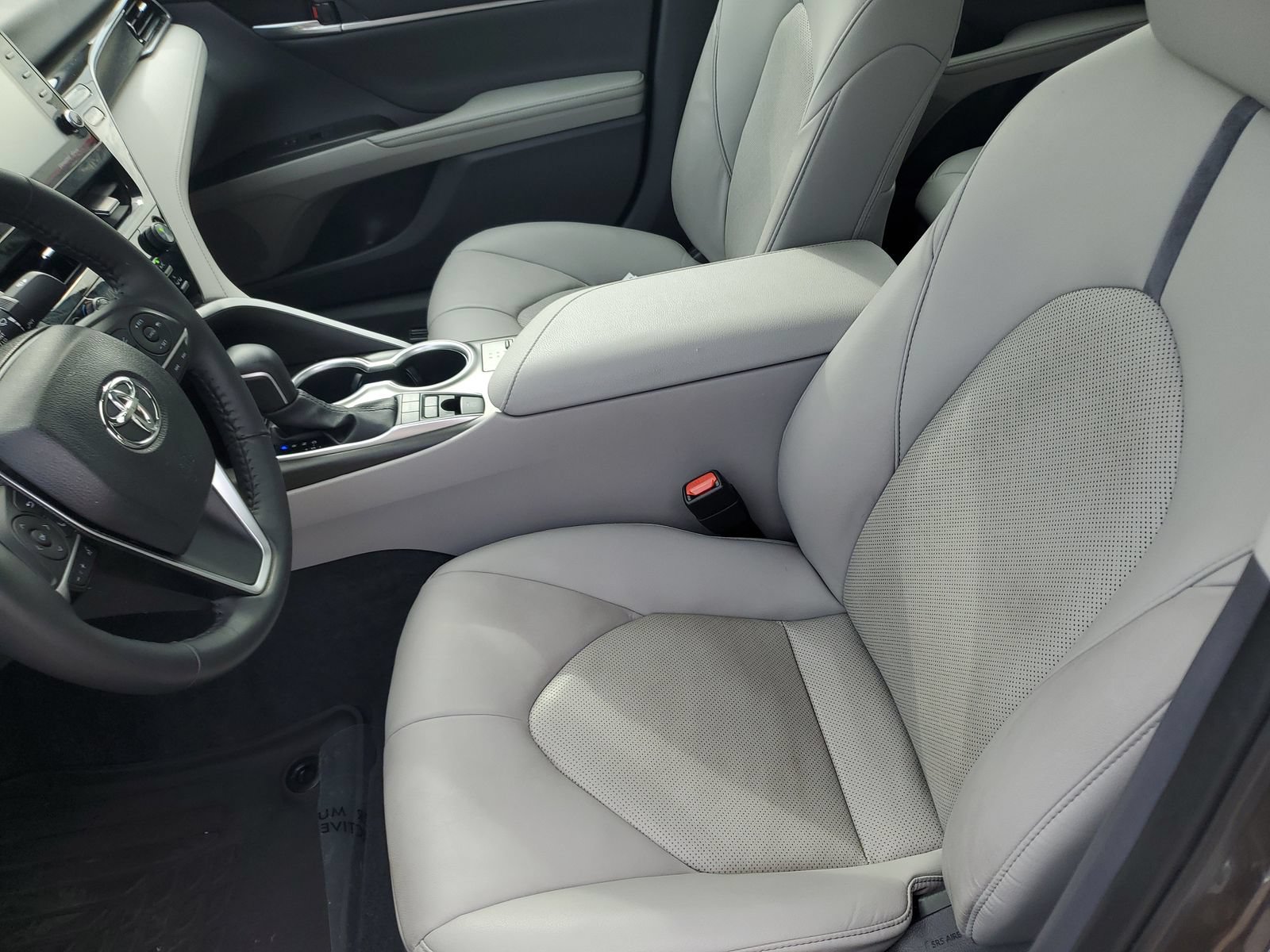 Used 2024 Toyota Camry XLE w/ Cold Weather Package FWD image 16