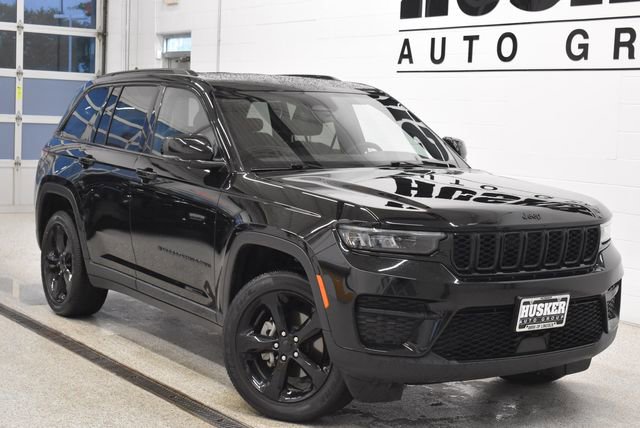 Used 2024 Jeep Grand Cherokee Altitude AWD/4WD image 1