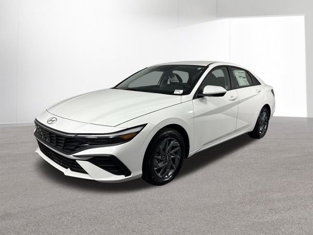 Used 2025 Hyundai Elantra Hybrid FWD image 11