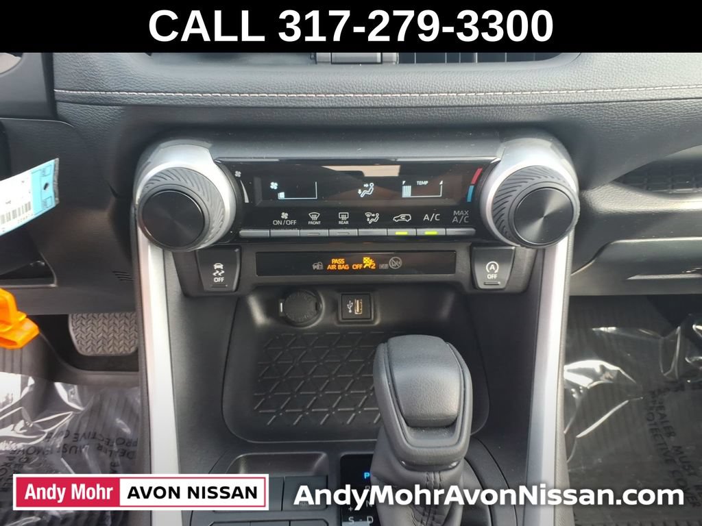 Used 2025 Toyota RAV4 LE AWD/4WD image 32