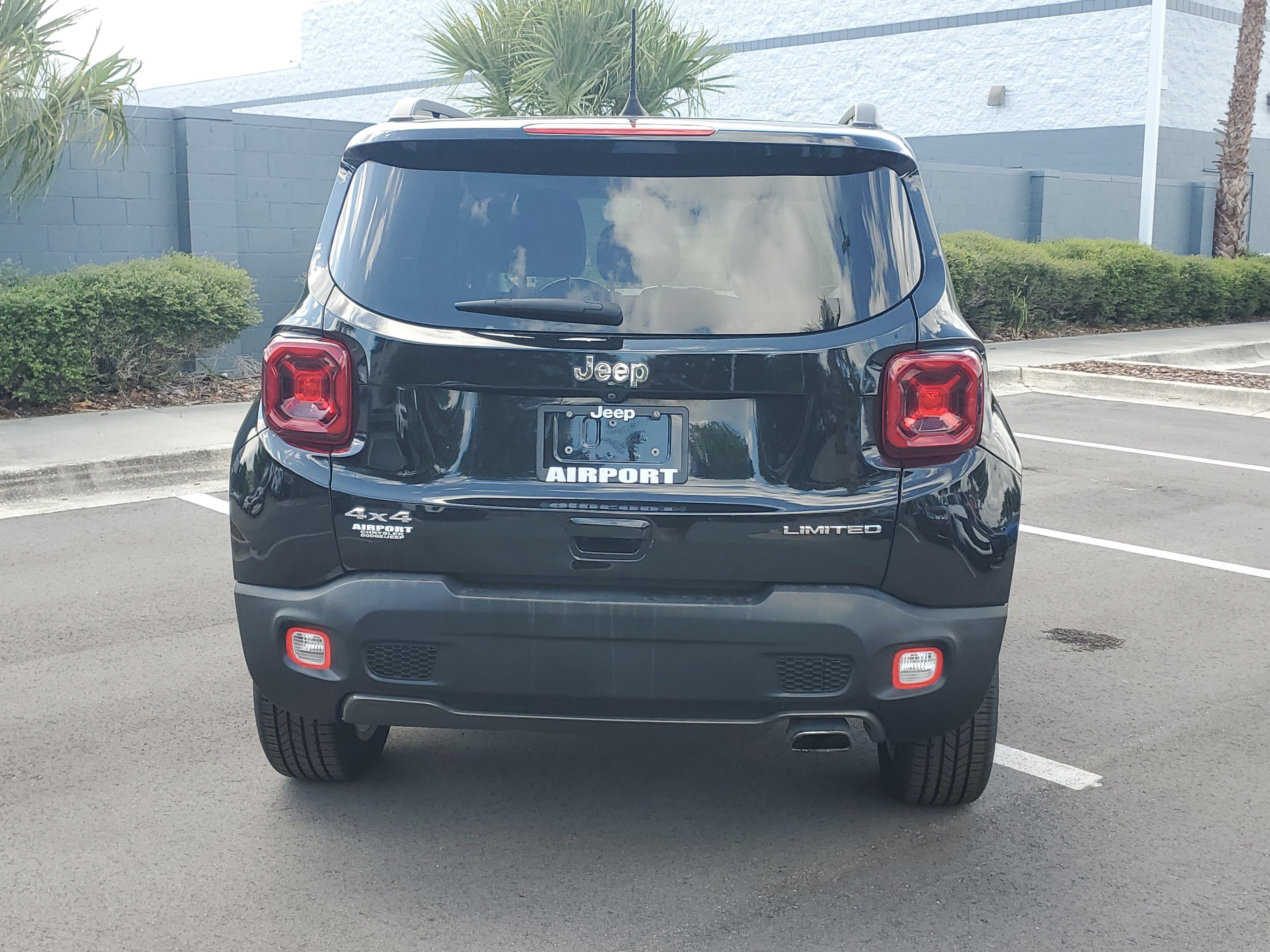 Used 2020 Jeep Renegade Limited w/ UConnect 8.4 Nav Group AWD/4WD image 7
