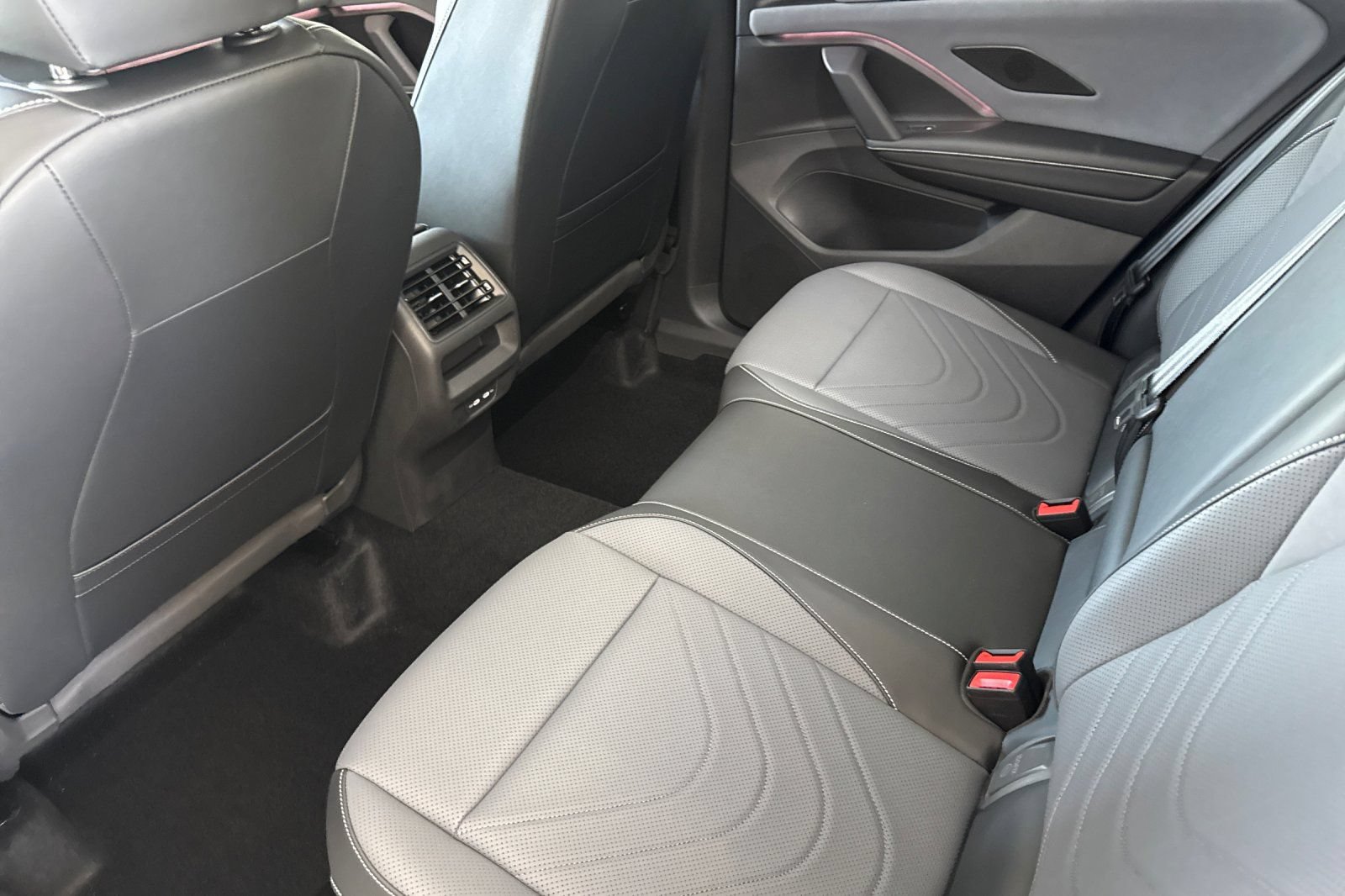 New 2026 Volkswagen Tiguan SE AWD/4WD image 11