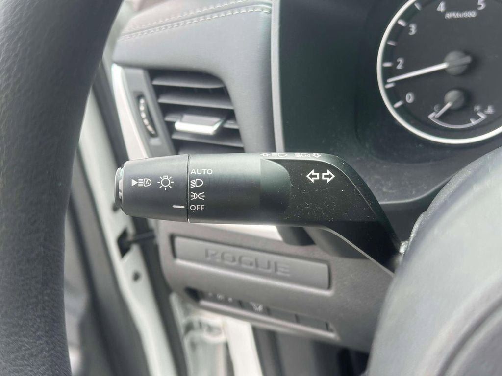 Used 2023 Nissan Rogue S AWD/4WD image 22