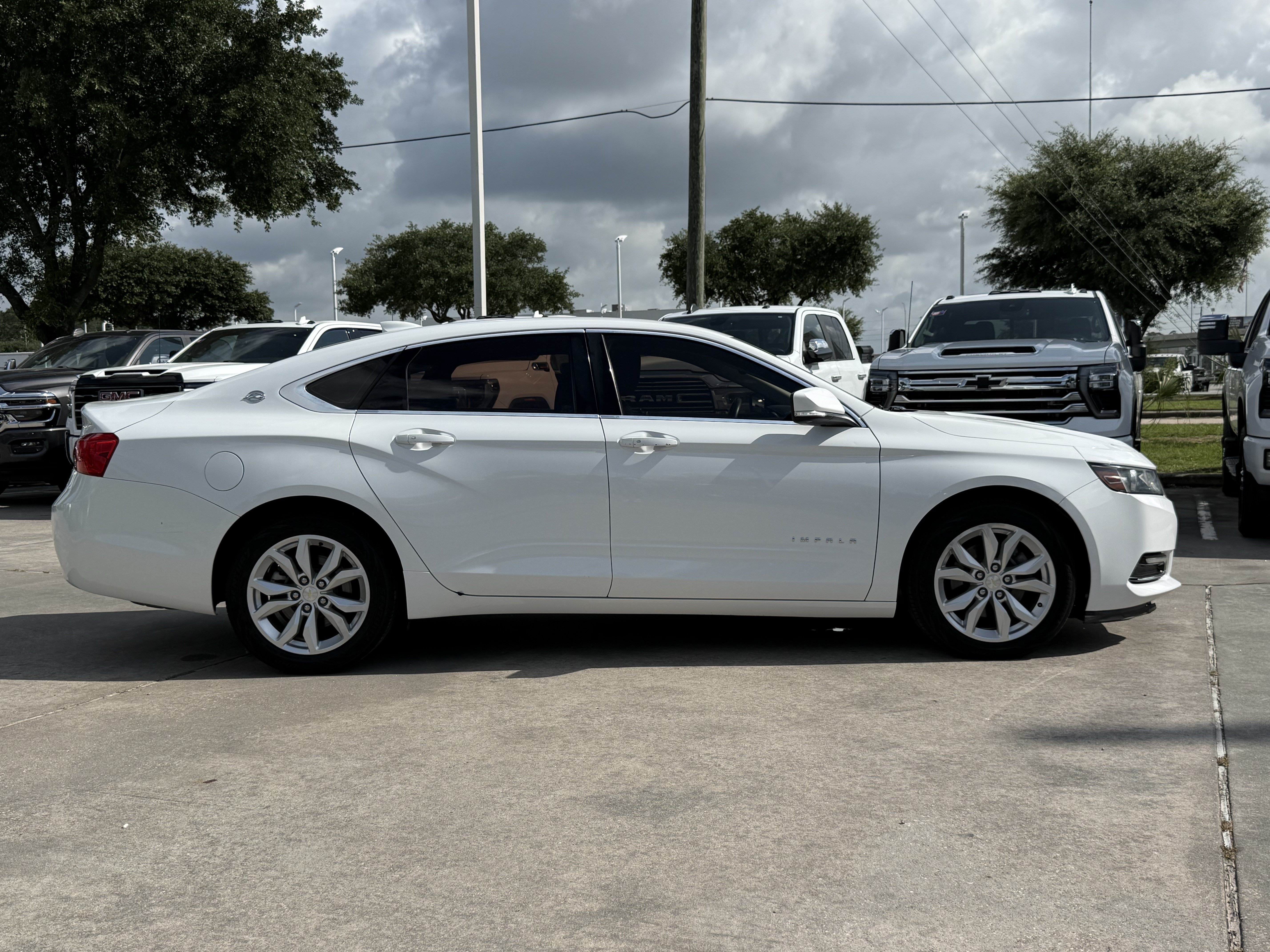 Used 2019 Chevrolet Impala LT FWD image 3
