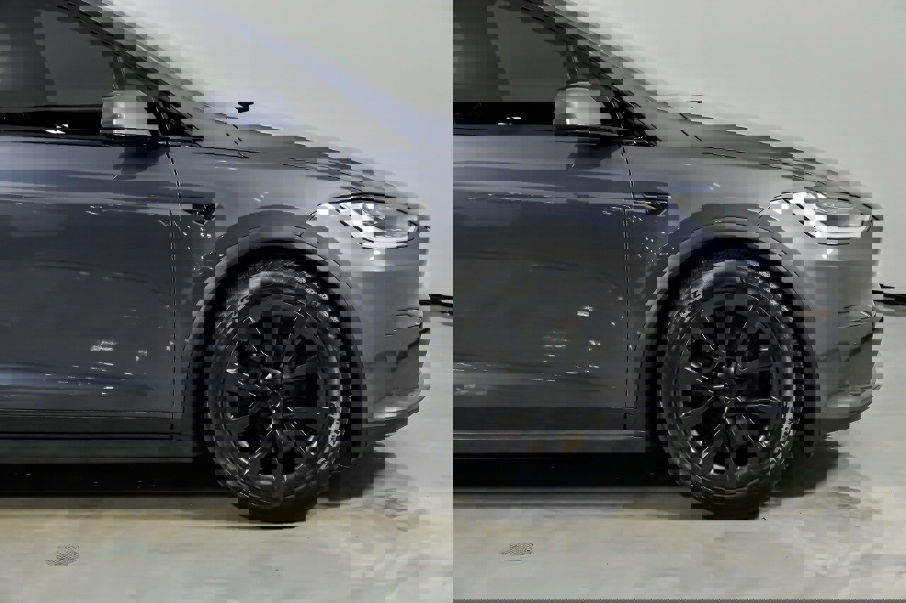 Used 2022 Tesla Model X Plaid image 14