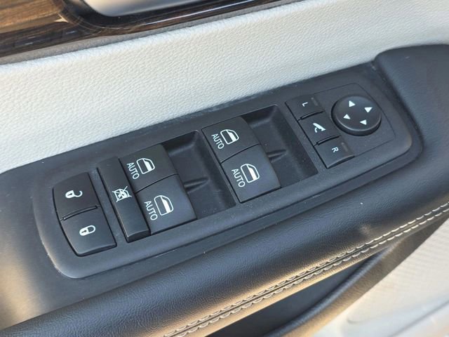 Used 2024 Chrysler Pacifica Limited image 23