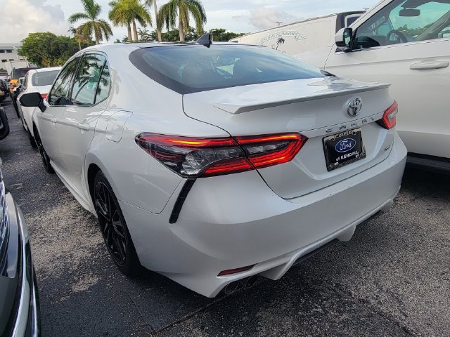 Used 2022 Toyota Camry XSE FWD image 4