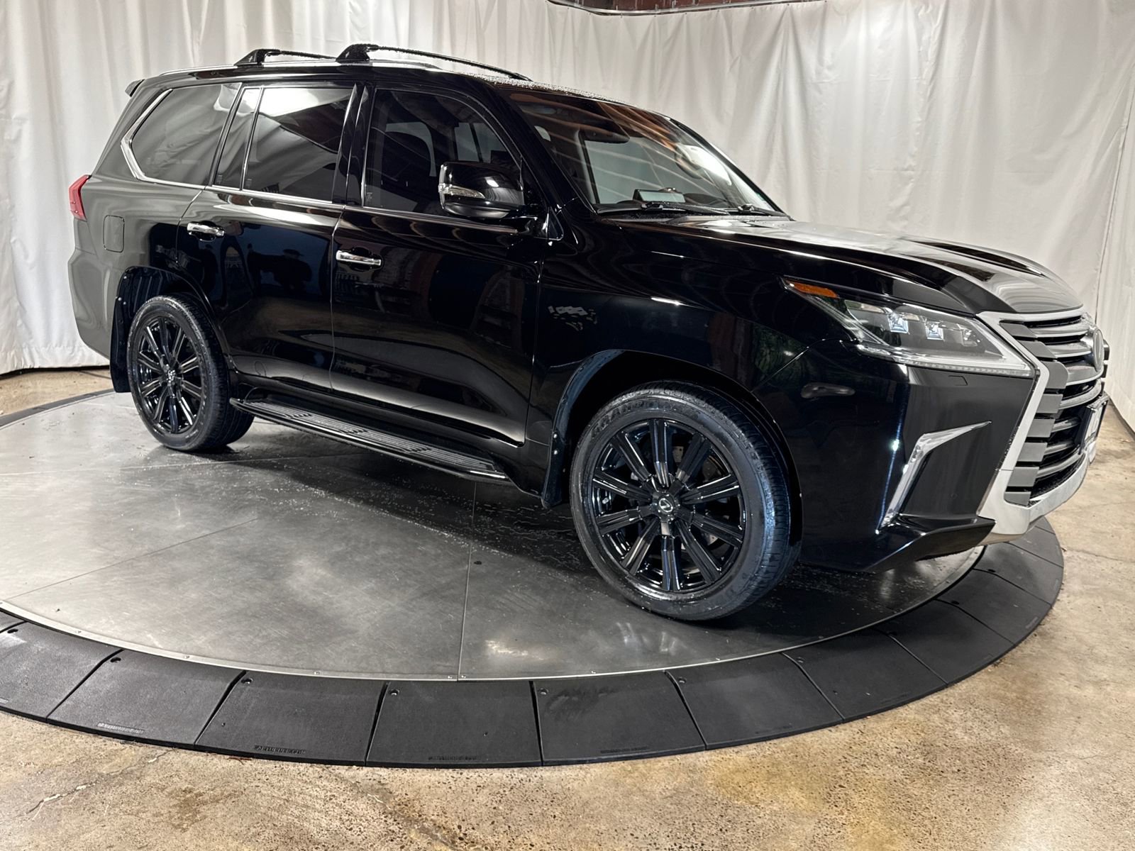 Used 2018 Lexus LX 570 4WD w/ Luxury Package image 10