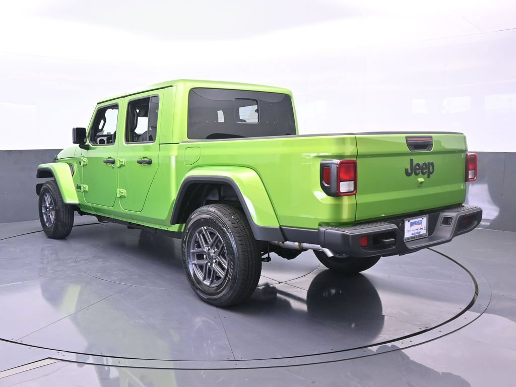 Used 2025 Jeep Gladiator Sport AWD/4WD image 4