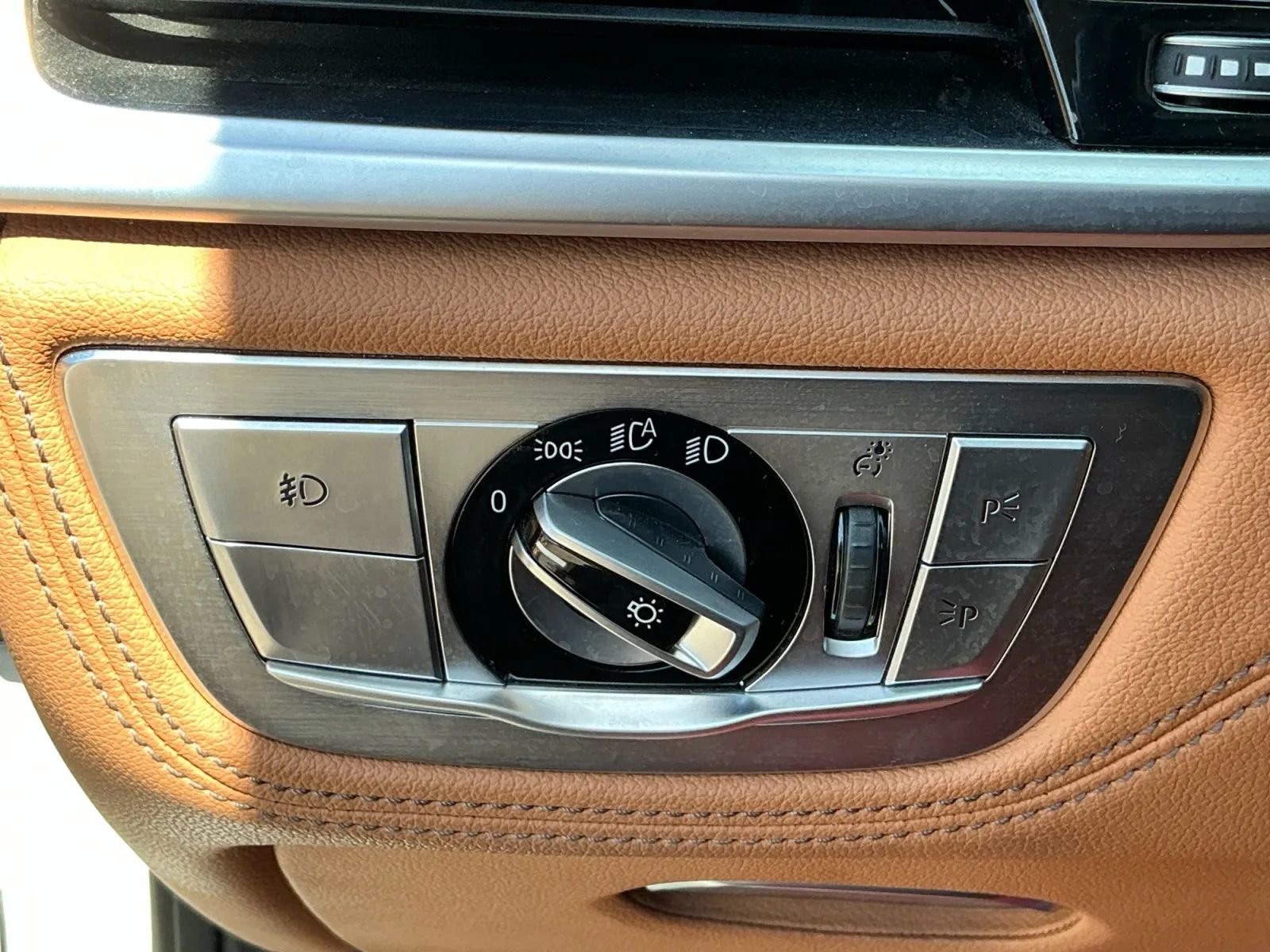 Used 2016 BMW 750i xDrive image 37