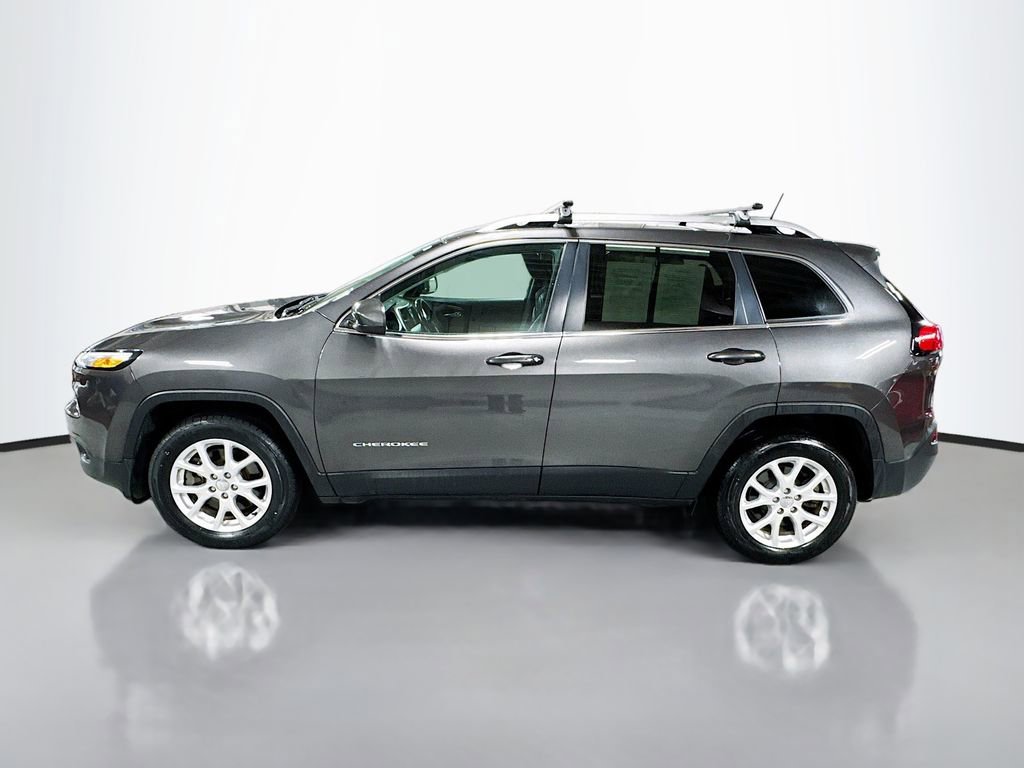 Used 2018 Jeep Cherokee Latitude Plus w/ Cold Weather Group FWD image 10