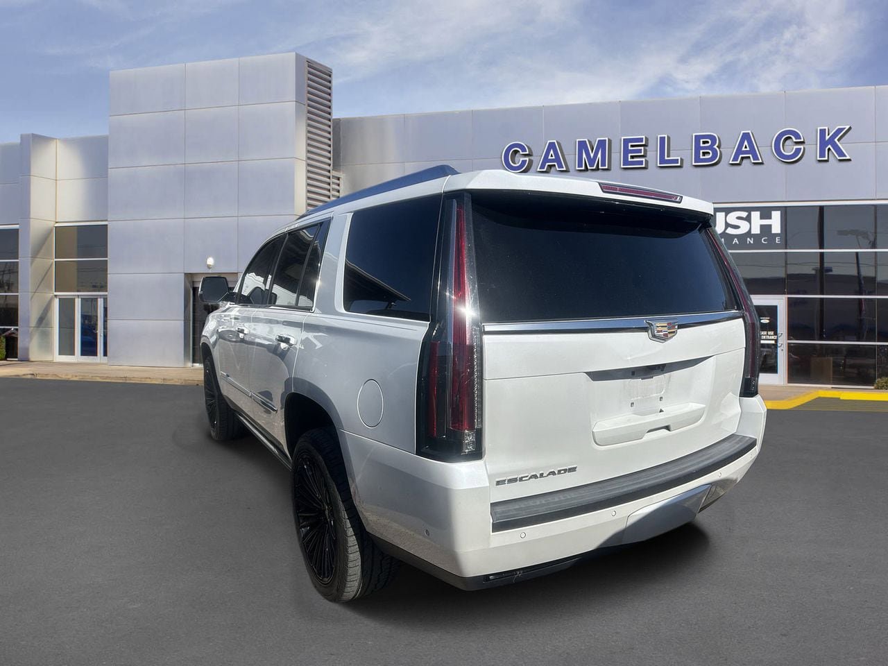 Used 2017 Cadillac Escalade Premium Luxury RWD image 5