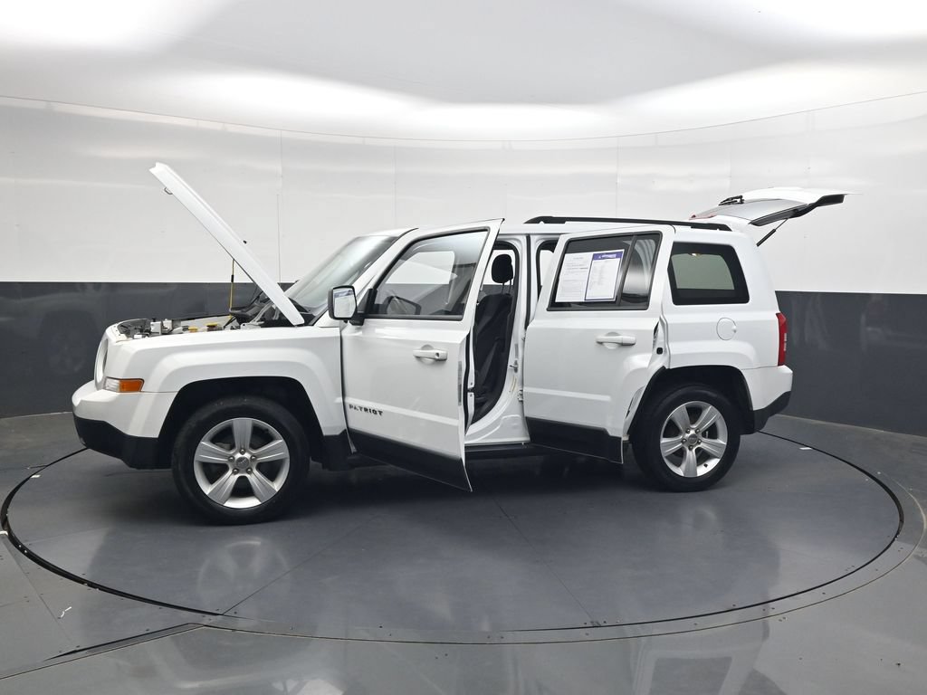 Used 2015 Jeep Patriot Latitude FWD image 39