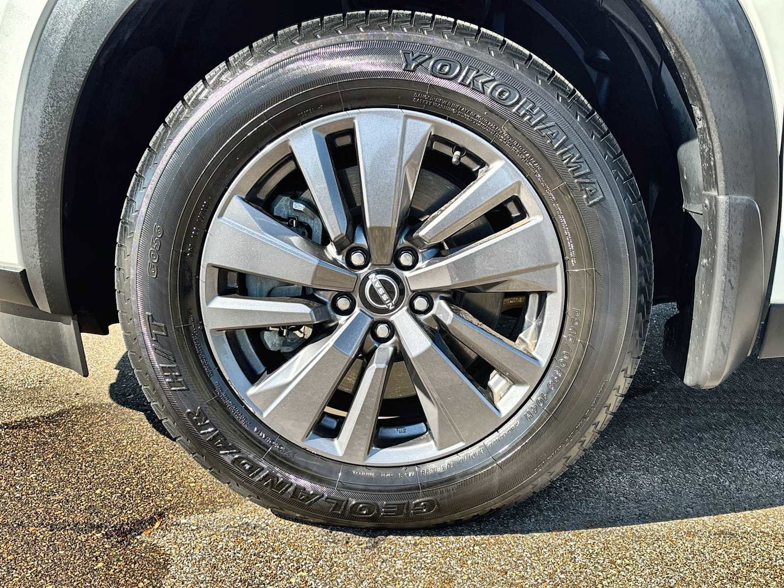 Used 2022 Nissan Pathfinder SV image 14