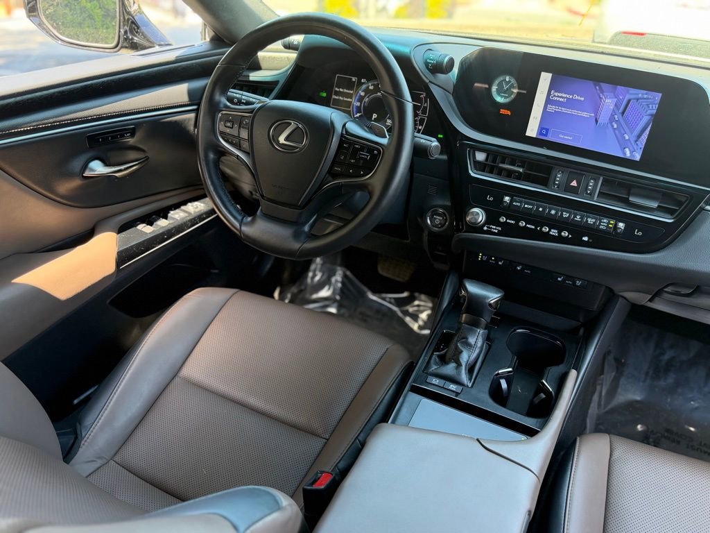 Used 2025 Lexus ES 300h w/ Premium Package image 41