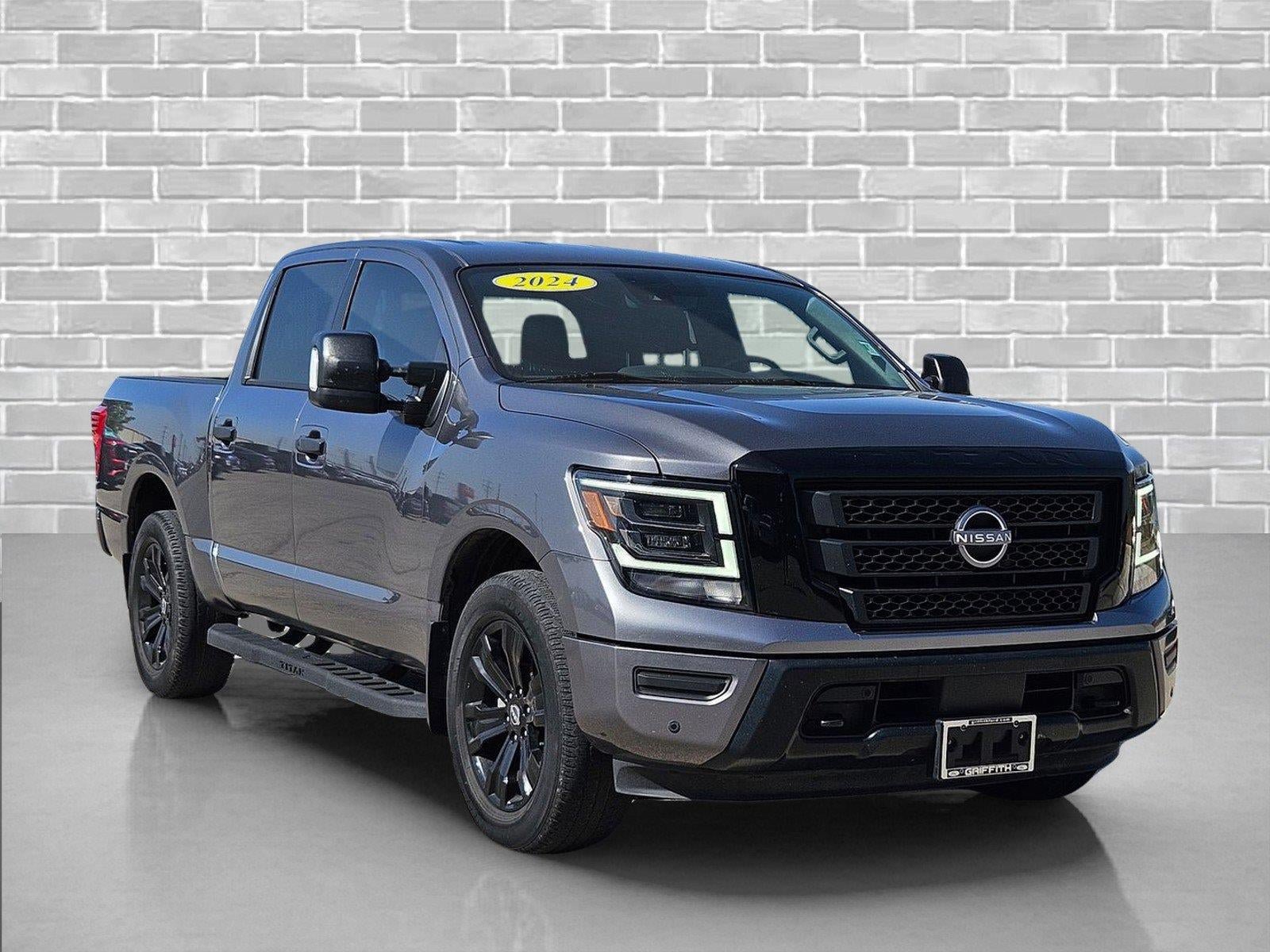 Used 2024 Nissan Titan SV w/ SV Convenience Package AWD/4WD image 3