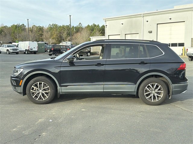 Used 2020 Volkswagen Tiguan SE w/ Panoramic Sunroof Package image 3