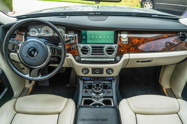 Used 2015 Rolls-Royce Ghost image 48