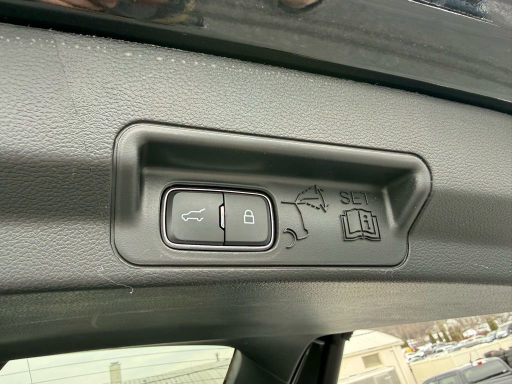 Used 2024 Ford Explorer XLT w/ Equipment Group 202A image 32