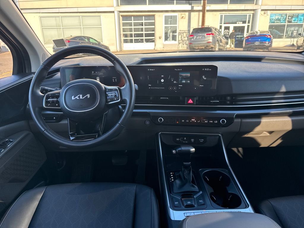 Certified 2025 Kia Carnival image 13